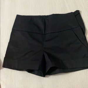 H&M size 6 women black short with zipper